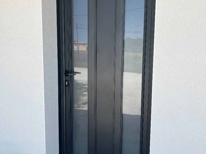 Changer de porte d’entrée à Nontron : découvrez les modèles modernes en aluminium, PVC et fibre RFP - photo 1