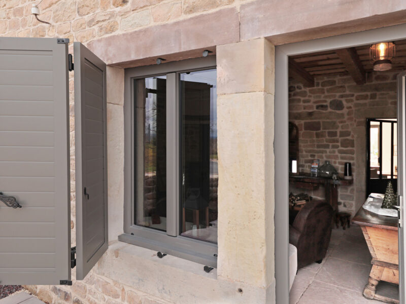 Volets battants ou roulants : quelle solution choisir à Mussidan, Périgueux, Nontron et en Dordogne ? - photo 1