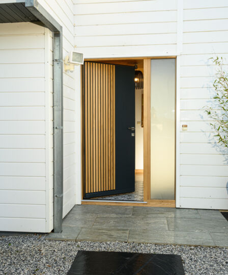 Changer de porte d’entrée à Nontron : découvrez les modèles modernes en aluminium, PVC et fibre RFP